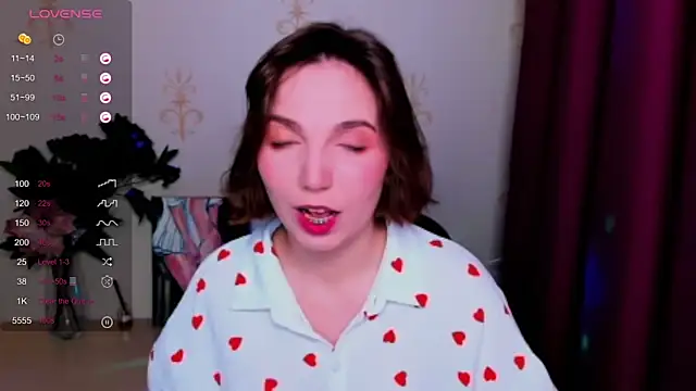 KindHazelHere  online show from 10-10-25, 08:15