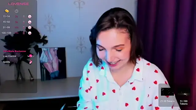 KindHazelHere  online show from 10-30-25, 08:50