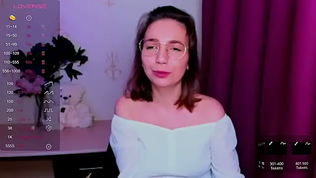 KindHazelHere  online show from 05-19-26, 05:47