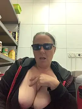 Snapshot of eroticjessitop chatting on 03-17-25, 10:40 eroticjessitop online show from 03-17-25, 10:40