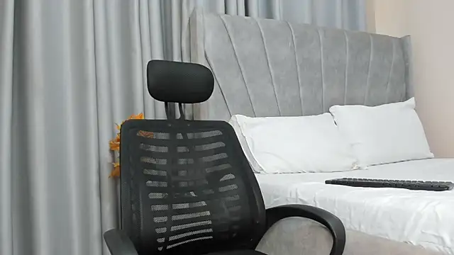 Snapshot of thee_sexy_goddess chatting on 11-27-25, 04:02 thee sexy goddess online show from 11-27-25, 04:02