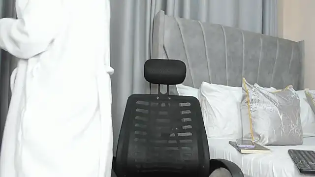 Snapshot of thee_sexy_goddess chatting on 09-12-25, 02:44 thee sexy goddess online show from 09-12-25, 02:44