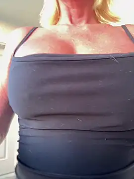TiffaneyLove online show from 05-07-26, 10:51