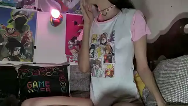 Snapshot of ArtemisChan chatting on 07-11-26, 02:12 ArtemisChan online show from 07-11-26, 02:12