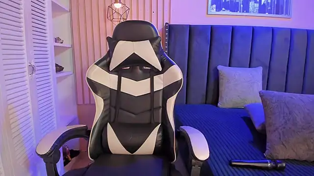 ashlye miller  online show from 11-15-25, 04:16