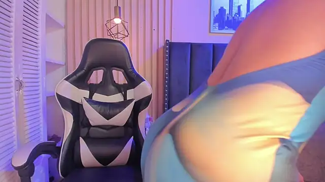 ashlye miller  online show from 04-19-26, 04:24