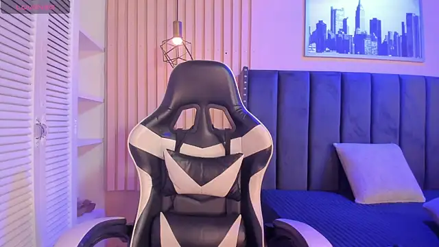 ashlye miller  online show from 04-18-26, 04:37