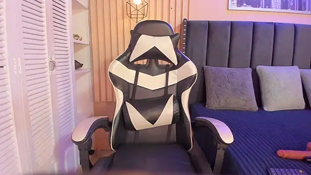 ashlye miller  online show from 11-25-25, 04:13