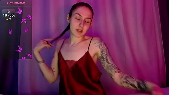 Snapshot of NiaEllis chatting on 01-09-25, 11:13 NiaEllis online show from 01-09-25, 11:13