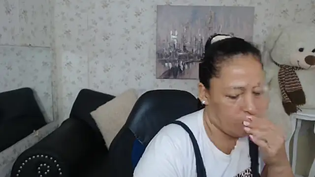 Snapshot of mature_martina chatting on 06-19-26, 10:15 mature martina online show from 06-19-26, 10:15