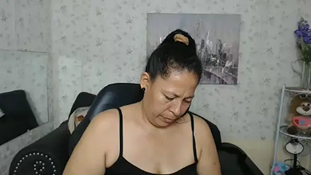 Snapshot of mature_martina chatting on 07-07-26, 06:47 mature martina online show from 07-07-26, 06:47