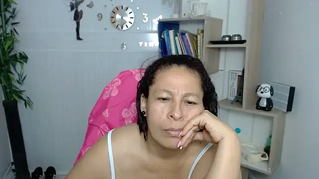 Snapshot of mature_martina chatting on 07-09-26, 08:59 mature martina online show from 07-09-26, 08:59