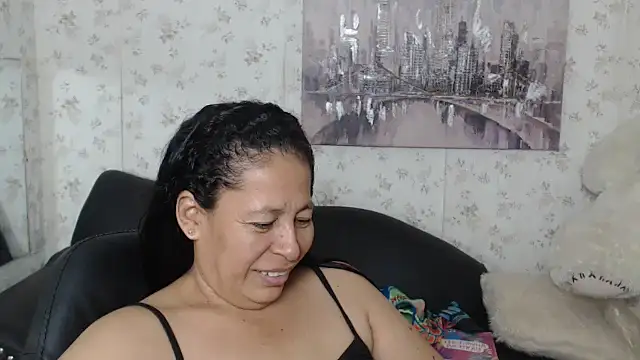 Snapshot of mature_martina chatting on 06-11-26, 12:32 mature martina online show from 06-11-26, 12:32