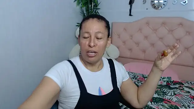 mature martina online show from 09-25-25, 11:00