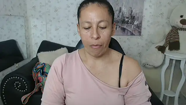 Snapshot of mature_martina chatting on 06-18-26, 10:04 mature martina online show from 06-18-26, 10:04