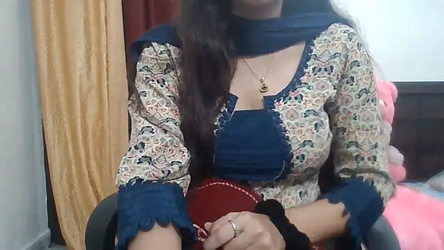 Snapshot of Sexy_iknoor chatting on 06-16-26, 05:29 Sexy iknoor online show from 06-16-26, 05:29