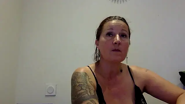 feline27 online show from 10-26-25, 07:14