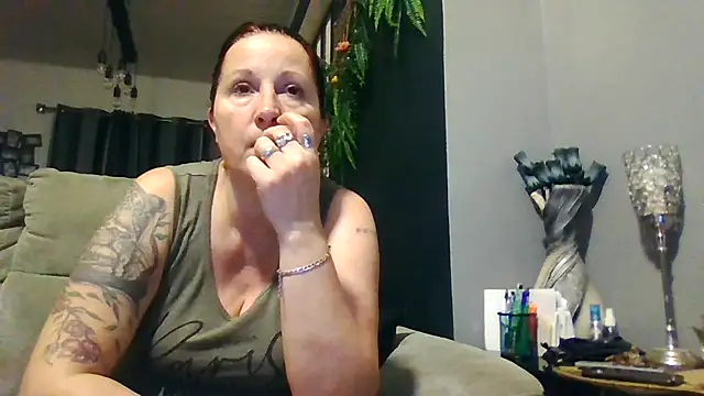 feline27 online show from 03-18-26, 06:42