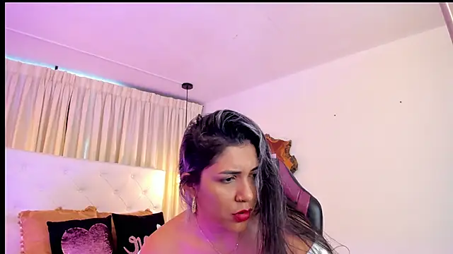 Snapshot of BonnieBad01 chatting on 10-18-25, 05:04 BonnieBad01 online show from 10-18-25, 05:04