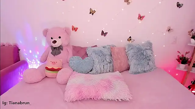 Zara uwu  online show from 11-22-25, 12:15