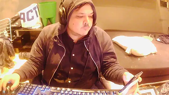 Bebemickey75 online show from 11-23-25, 04:39