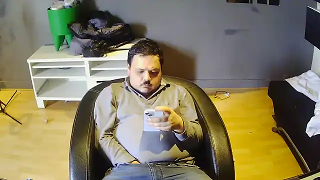 Bebemickey75 online show from 05-19-26, 02:02