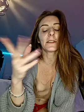 Snapshot of Ladykimberly_XOXO chatting on 12-16-24, 01:10 Ladykimberly XOXO online show from 12-16-24, 01:10