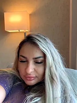 Denisse Perry online show from 11-18-25, 06:00