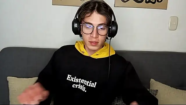 Snapshot of Norehg chatting on 10-03-25, 08:43 Norehg online show from 10-03-25, 08:43