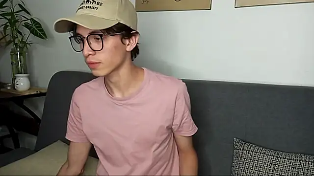 Snapshot of Norehg chatting on 09-15-25, 12:00 Norehg online show from 09-15-25, 12:00