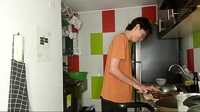 Snapshot of Norehg chatting on 10-09-25, 08:37 Norehg online show from 10-09-25, 08:37