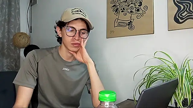 Snapshot of Norehg chatting on 10-22-25, 11:58 Norehg online show from 10-22-25, 11:58