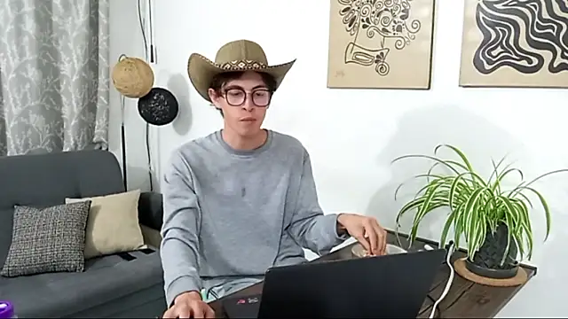 Snapshot of Norehg chatting on 10-31-25, 08:00 Norehg online show from 10-31-25, 08:00