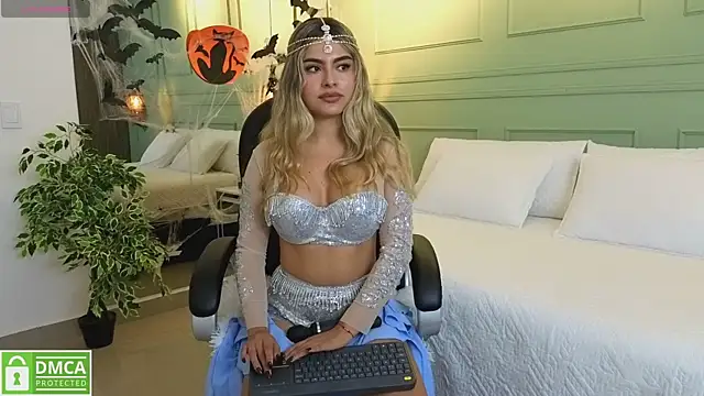 kataliina   online show from 10-31-25, 12:02