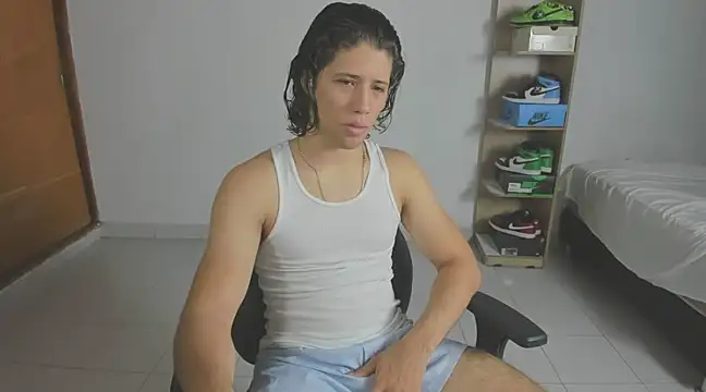 Snapshot of imtonny19 chatting on 03-08-25, 12:00 imtonny19 online show from 03-08-25, 12:00