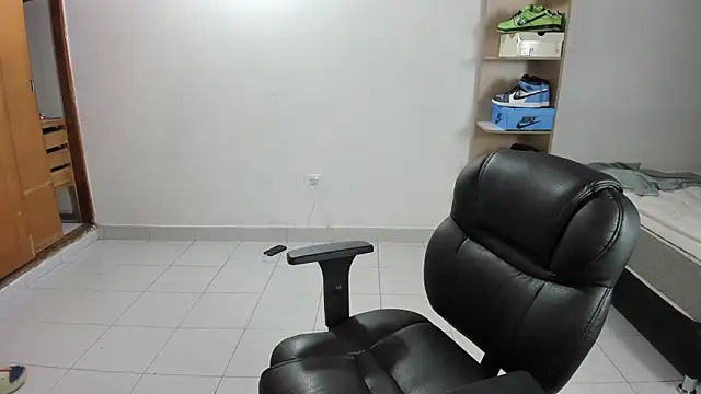 Snapshot of imtonny19 chatting on 03-12-25, 12:42 imtonny19 online show from 03-12-25, 12:42