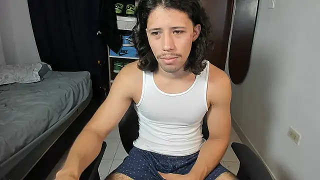 Snapshot of imtonny19 chatting on 06-19-26, 12:05 imtonny19 online show from 06-19-26, 12:05