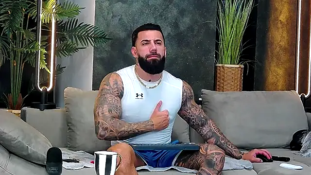 Snapshot of masterkingofmusclee chatting on 11-26-25, 09:26 masterkingofmusclee online show from 11-26-25, 09:26