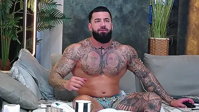 Snapshot of masterkingofmusclee chatting on 11-07-25, 08:30 masterkingofmusclee online show from 11-07-25, 08:30