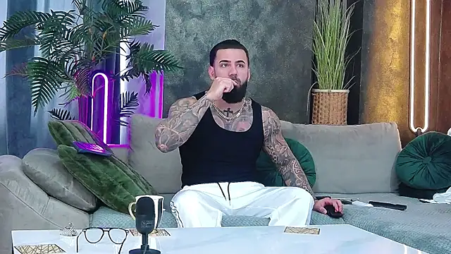 Snapshot of masterkingofmusclee chatting on 02-05-26, 07:59 masterkingofmusclee online show from 02-05-26, 07:59