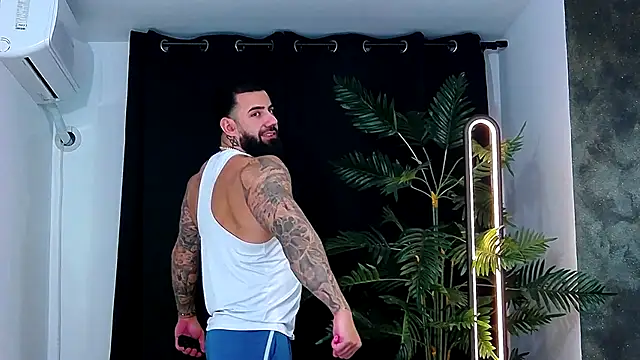 Snapshot of masterkingofmusclee chatting on 11-27-25, 09:48 masterkingofmusclee online show from 11-27-25, 09:48