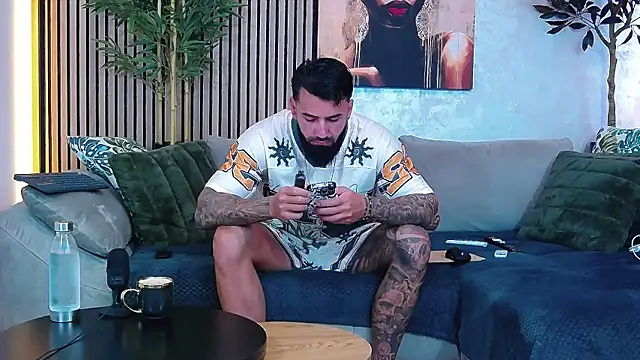 masterkingofmusclee online show from 06-01-26, 07:52