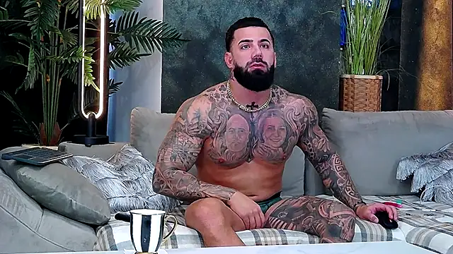 Snapshot of masterkingofmusclee chatting on 11-19-25, 09:53 masterkingofmusclee online show from 11-19-25, 09:53