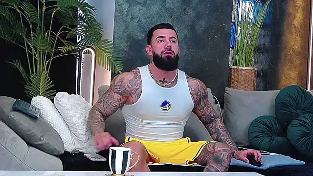 Snapshot of masterkingofmusclee chatting on 12-04-25, 07:40 masterkingofmusclee online show from 12-04-25, 07:40