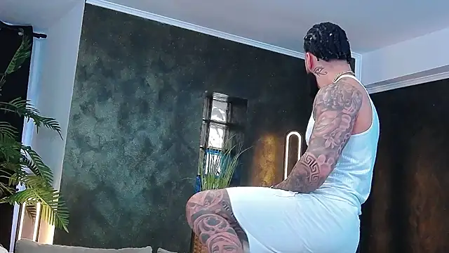 Snapshot of masterkingofmusclee chatting on 12-16-25, 09:57 masterkingofmusclee online show from 12-16-25, 09:57