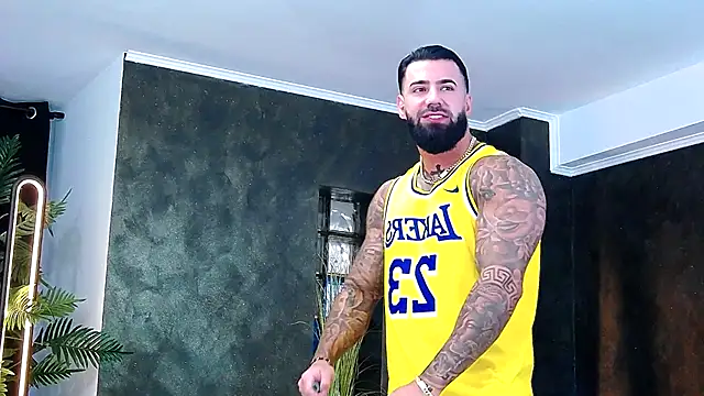 Snapshot of masterkingofmusclee chatting on 11-10-25, 08:52 masterkingofmusclee online show from 11-10-25, 08:52