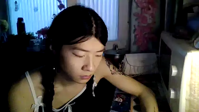 CarlyJoy online show from 04-04-26, 01:50