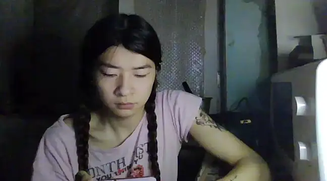 Snapshot of CarlyJoy chatting on 03-18-25, 04:06 CarlyJoy online show from 03-18-25, 04:06