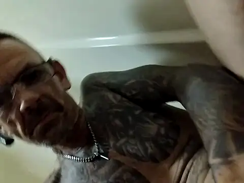 Snapshot of deepstroker42071 chatting on 06-11-26, 08:55 deepstroker42071 online show from 06-11-26, 08:55
