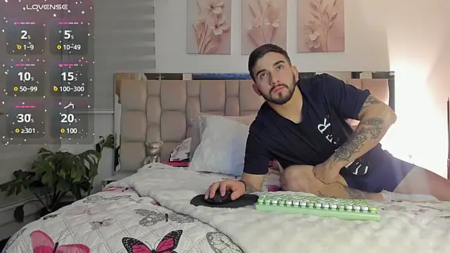 Snapshot of Vanessa_and_liam chatting on 03-13-25, 05:33 Vanessa and liam online show from 03-13-25, 05:33